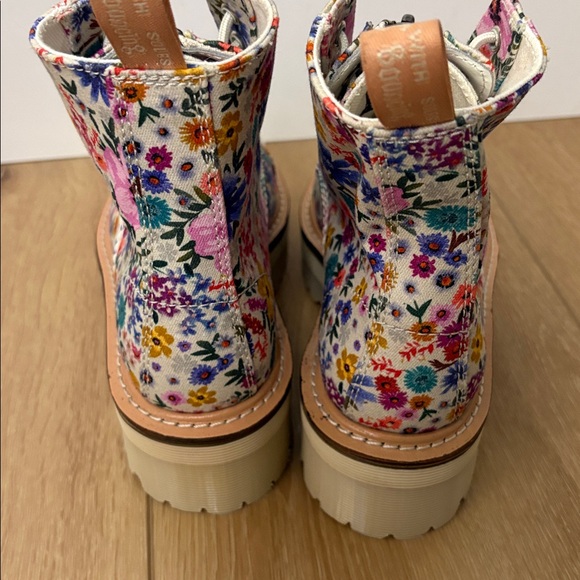 Floral Dr Marten Sinclair Wanderlust Platform Boot size 6 New! - Picture 5 of 7